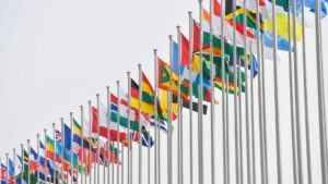 中等強國在起革命?