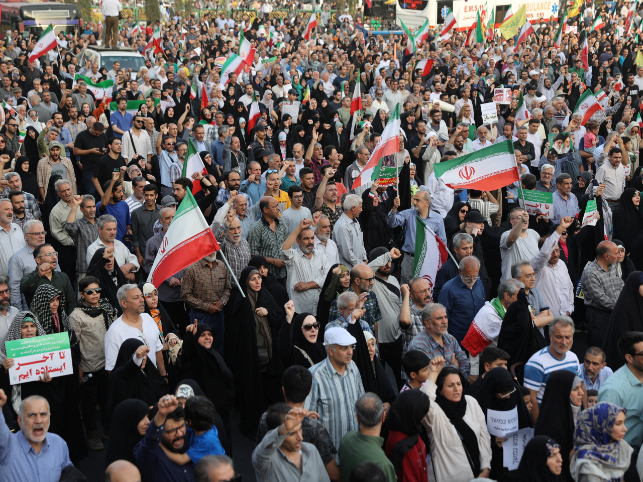 社會契約撕裂下的戰略脆弱性:伊朗內外夾擊的政權危機